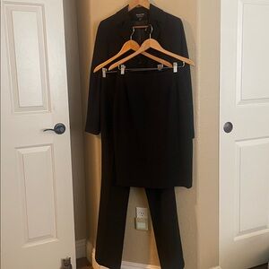 Signature by Larry Levine Three (3) Piece Women’s Suit Size 4